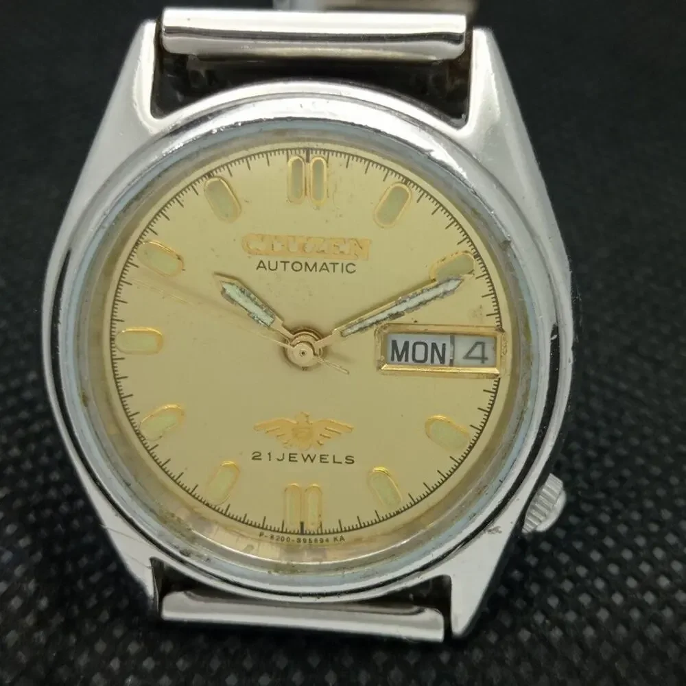 Vintage 1976 Citizen Automatic Mens Silver Watch W/daydate & Gold accents